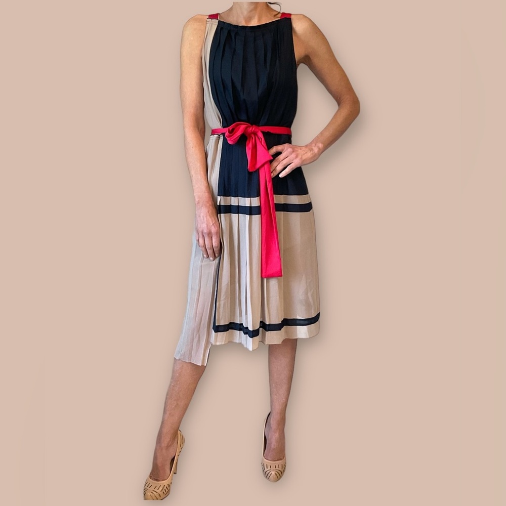 SOLD - BGBC Maxazira Runway pleaded dress, sleeveless, taupe, navy and red, Sz M - Picture 1 of 16